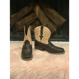 Justin cowgirl boots 7 1/2B leather and fabric upper like new.Unique 🦄